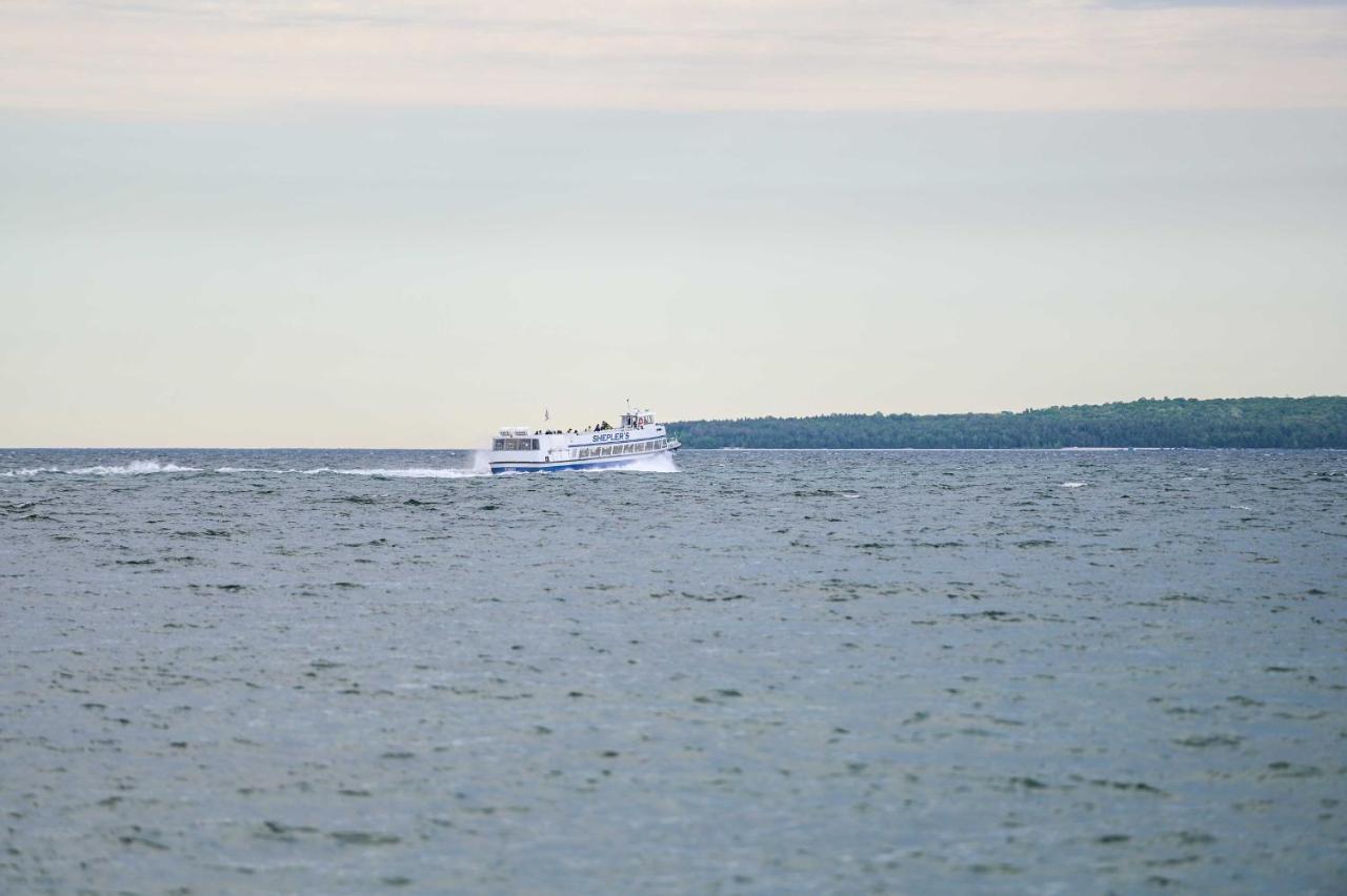 Walkable St Ignace Condo With Lake Huron Views 세인트이그나스 외부 사진